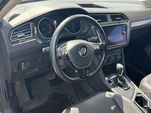 Used 2019 Volkswagen Tiguan SE w/ Panoramic Sunroof Package FWD image 10