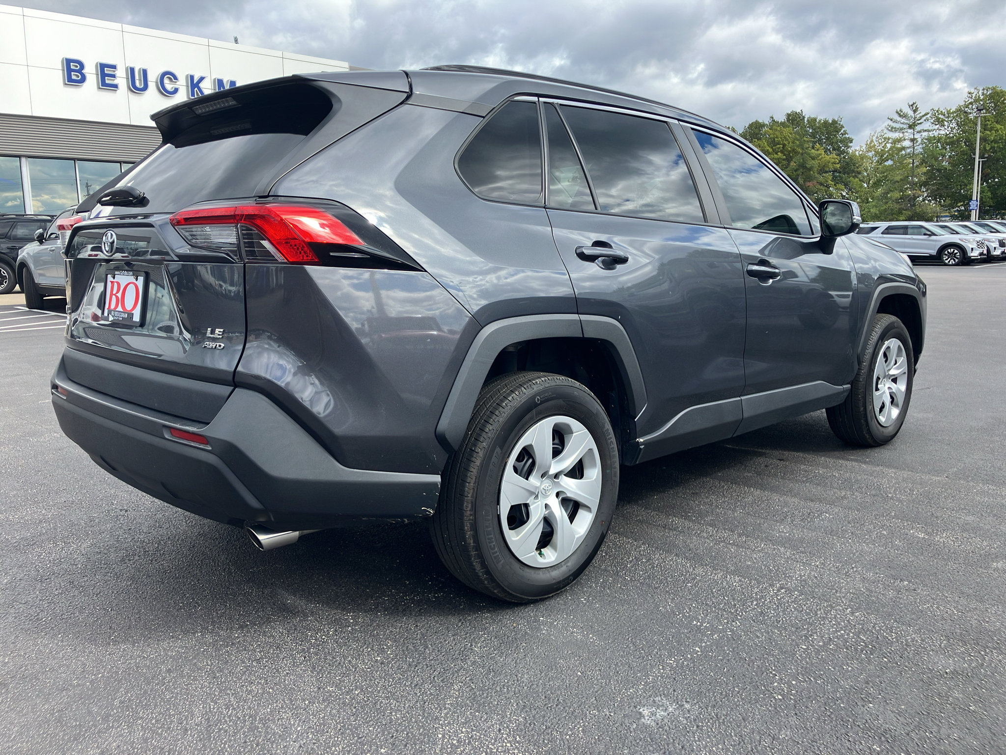 Used 2021 Toyota RAV4 LE AWD/4WD image 6