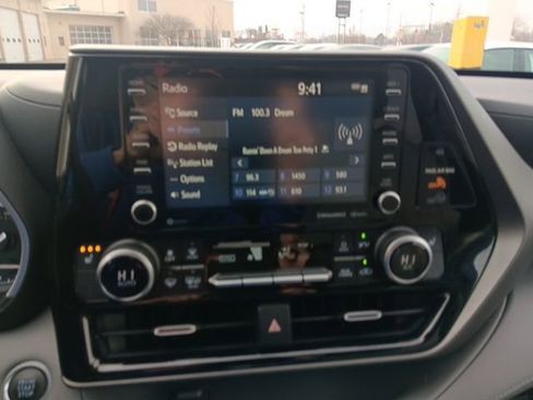 Used 2021 Toyota Highlander XLE image 16