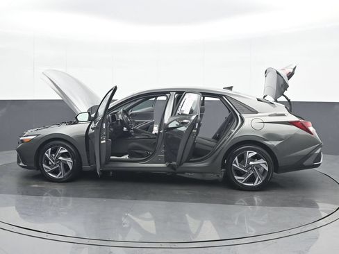 Used 2025 Hyundai Elantra Sport FWD image 37