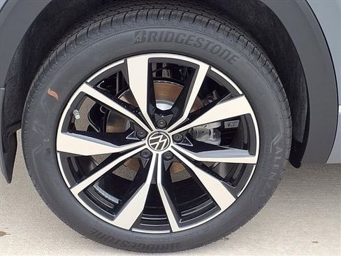 New 2026 Volkswagen Atlas Cross Sport SEL Premium R-Line AWD/4WD image 4