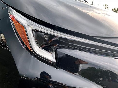 Used 2025 Toyota Corolla SE w/ SE Premium Package FWD image 27