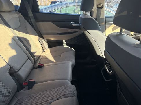 Used 2019 Hyundai Santa Fe SE image 12