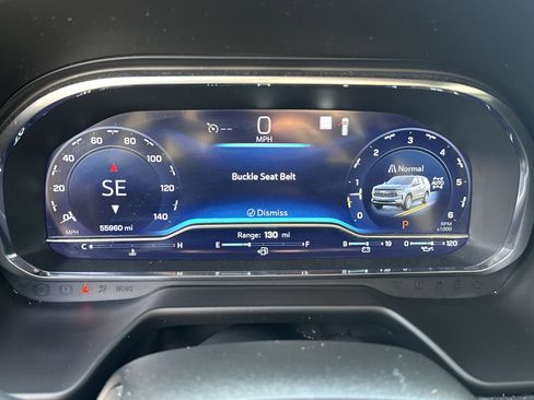 Used 2022 Chevrolet Suburban LT w/ Luxury Package image 28