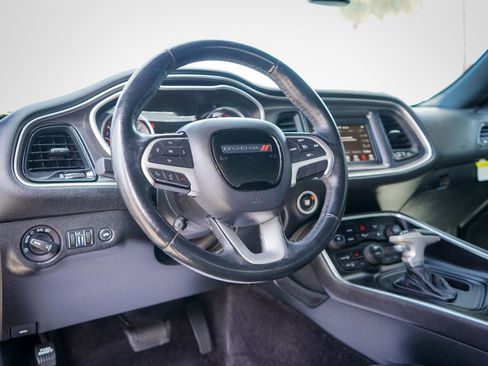 Used 2017 Dodge Challenger SXT Plus image 9