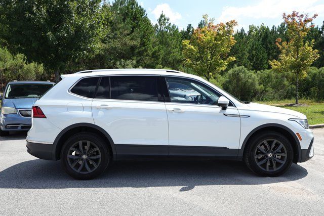 Used 2023 Volkswagen Tiguan SE AWD/4WD image 3