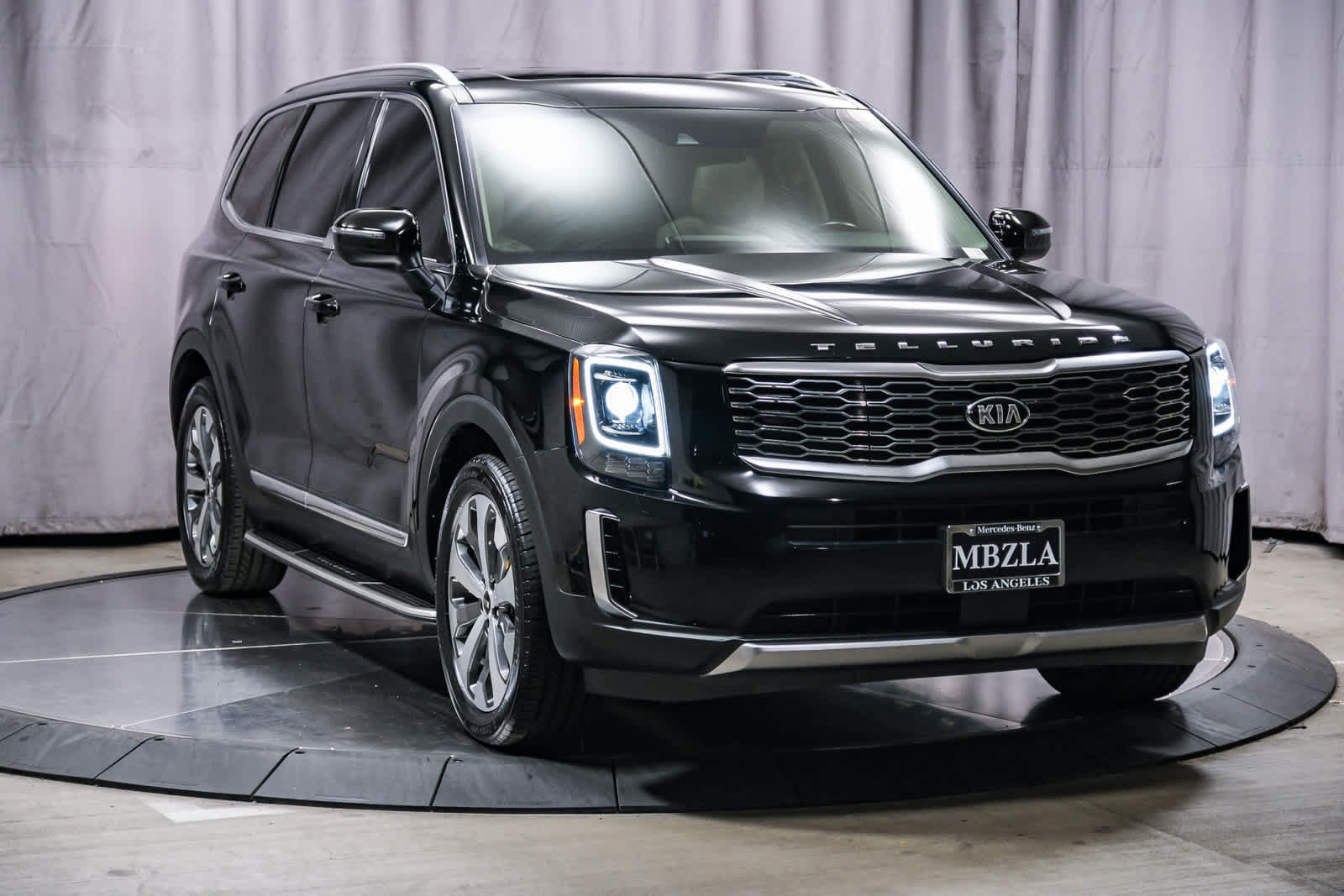 Used 2020 Kia Telluride EX w/ EX Premium Package FWD image 3