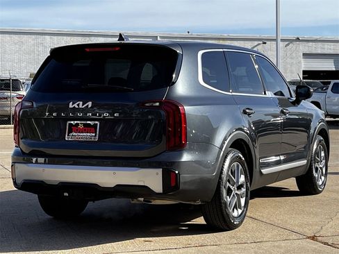 Used 2024 Kia Telluride LX image 4