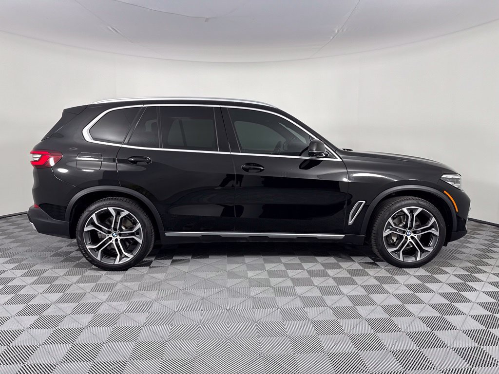 Used 2022 BMW X5 xDrive40i w/ Parking Assistance Package AWD/4WD image 10