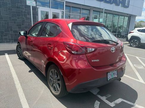 Used 2020 Toyota Yaris XLE FWD image 3