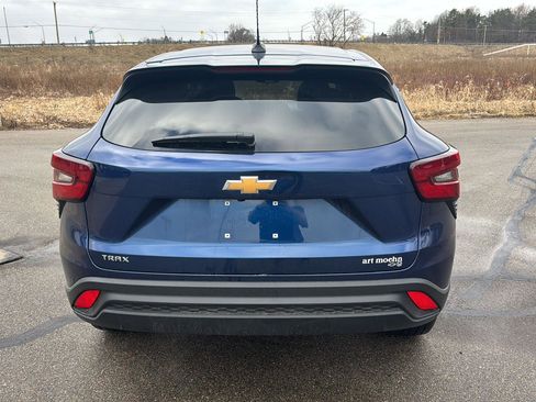 Used 2024 Chevrolet Trax LS w/ LS Convenience Package image 5