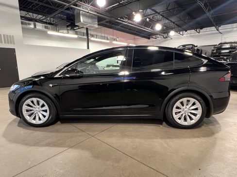 Used 2018 Tesla Model X 75D image 6