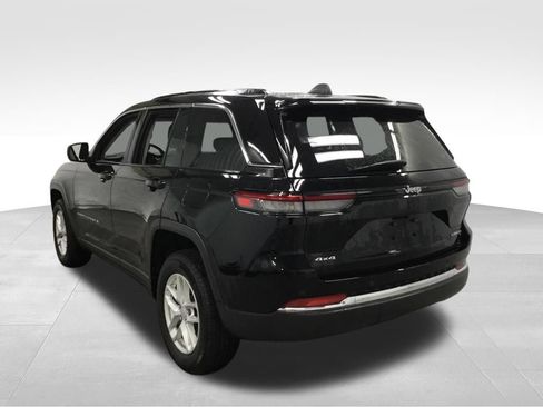 Used 2023 Jeep Grand Cherokee Laredo AWD/4WD image 14
