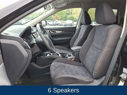 Used 2015 Nissan Rogue SV image 2