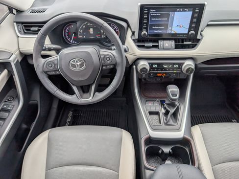 Used 2019 Toyota RAV4 Limited image 6