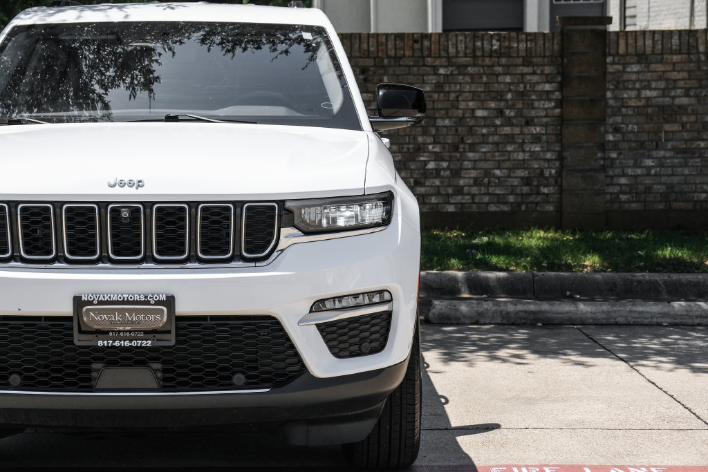 Used 2023 Jeep Grand Cherokee Limited w/ Luxury Tech Group II AWD/4WD image 63