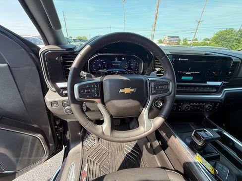 Used 2022 Chevrolet Silverado 1500 LTZ AWD/4WD image 16