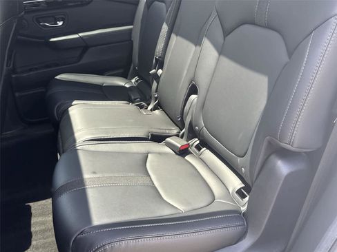 Used 2025 Honda Pilot Touring image 16