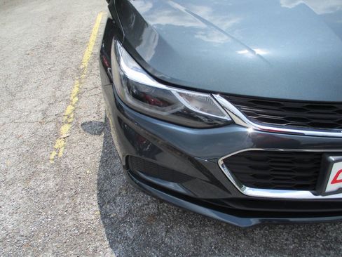 Used 2018 Chevrolet Cruze LT w/ Convenience Package FWD image 26