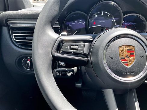 Certified 2026 Porsche Macan AWD/4WD image 23