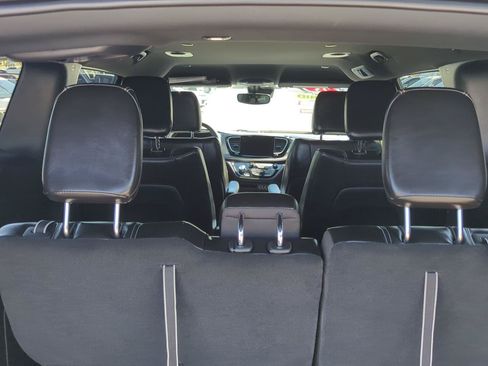 Used 2023 Chrysler Pacifica Touring-L w/ S Appearance Package FWD image 7