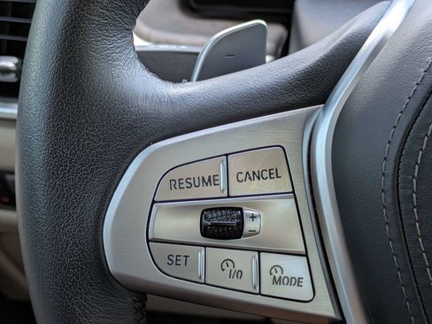 Used 2023 BMW X7 xDrive40i w/ Premium Package AWD/4WD image 38