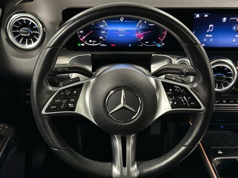 Used 2025 Mercedes-Benz GLB 250 image 5