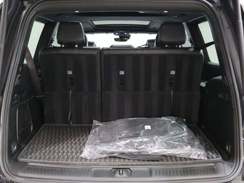 Used 2025 Jeep Wagoneer 4WD w/ Premium Group I image 36