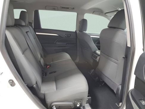 Used 2019 Toyota Highlander LE image 15