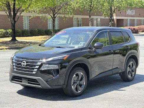 Used 2025 Nissan Rogue SV image 2