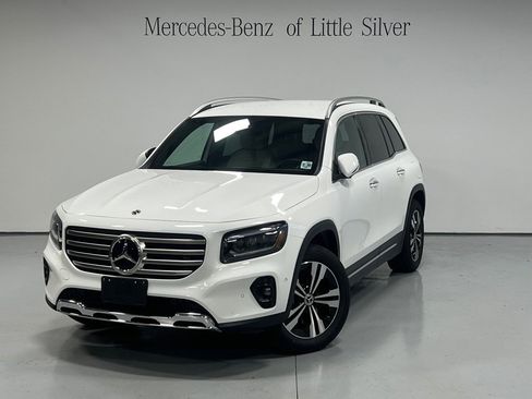 Used 2025 Mercedes-Benz GLB 250 4MATIC image 1