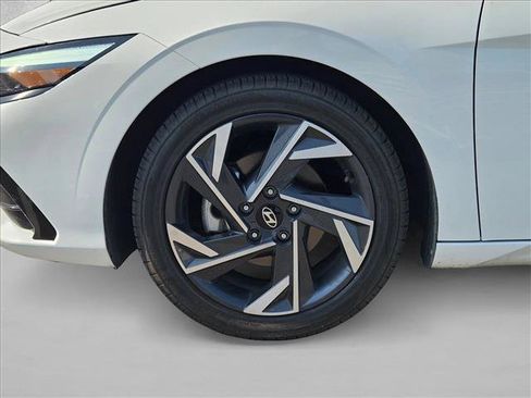 Used 2024 Hyundai Elantra Limited FWD image 10