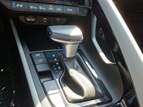 Used 2025 Hyundai Elantra Limited FWD image 17