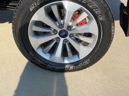 Used 2017 Ford F150 Platinum w/ Equipment Group 701A Luxury image 7