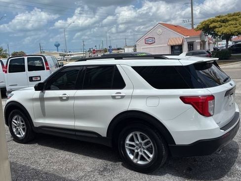 Used 2022 Ford Explorer XLT w/ Equipment Group 202A RWD image 2