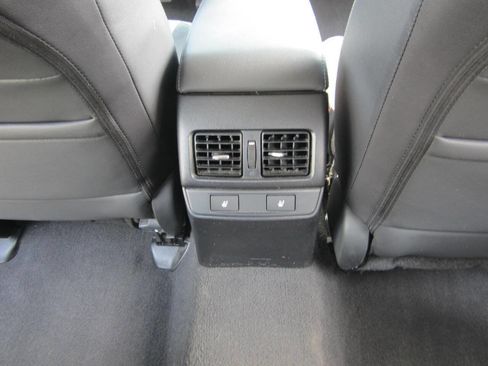 Used 2017 Subaru Outback 2.5i Limited image 16