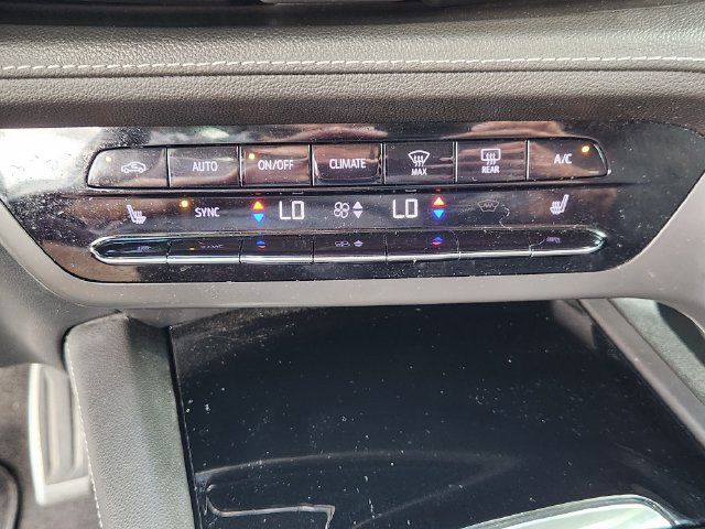 Used 2023 Buick Envision Essence w/ Sport Touring Package FWD image 18