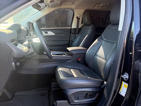 Used 2025 Ford Explorer Active w/ Active Comfort Package AWD/4WD image 23