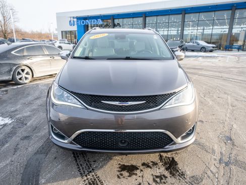 Used 2020 Chrysler Pacifica Limited w/ Advanced Safetytec Group image 2