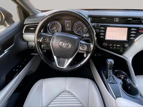 Used 2019 Toyota Camry SE FWD image 6