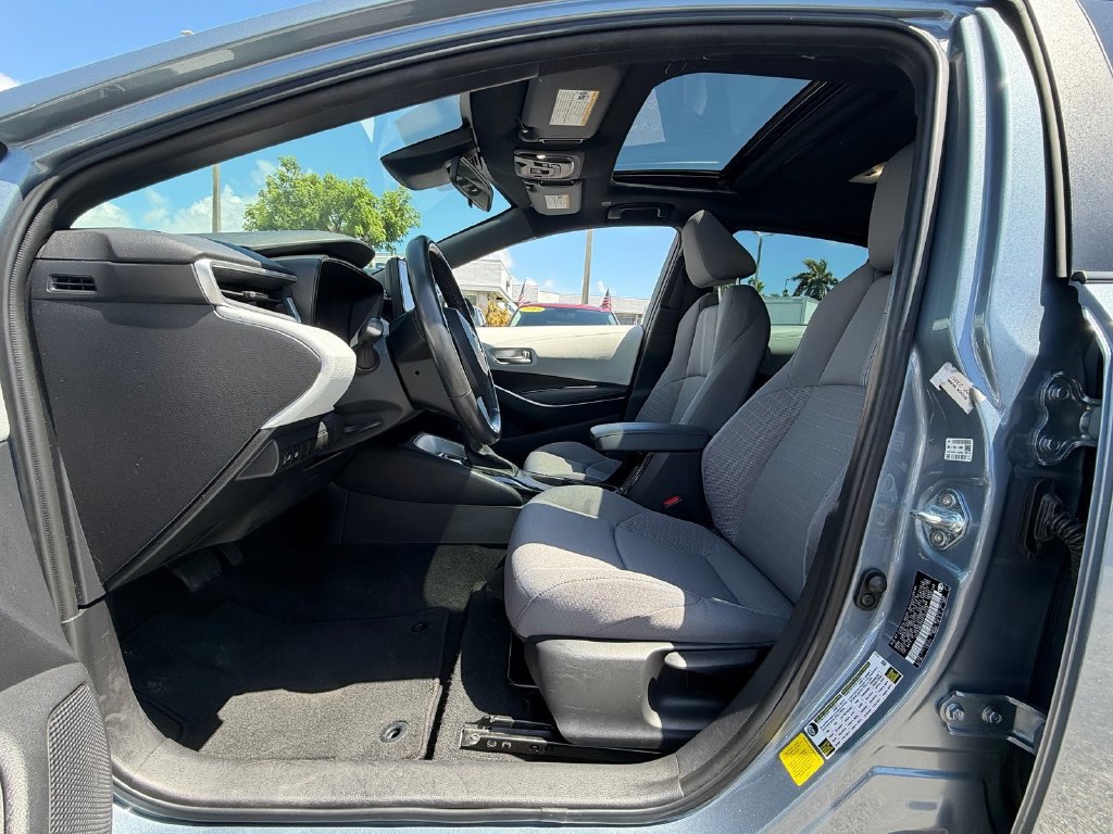 Used 2023 Toyota Corolla SE w/ SE Premium Package FWD image 9