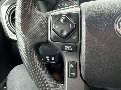Certified 2022 Toyota Tacoma TRD Off-Road AWD/4WD image 19