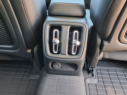 Used 2025 Volvo XC40 B5 Core w/ Protection Package Premier image 16