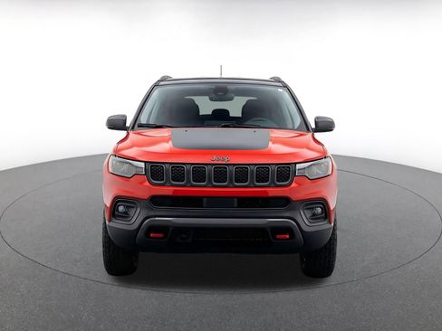 Used 2025 Jeep Compass Trailhawk AWD/4WD image 2