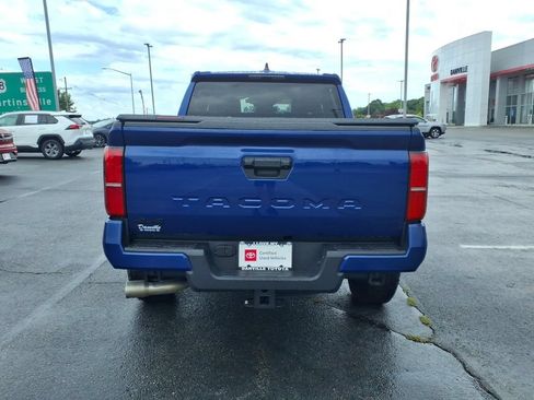 Certified 2025 Toyota Tacoma TRD Off-Road AWD/4WD image 24