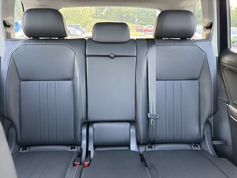 Used 2023 Volkswagen Tiguan SE w/ Panoramic Sunroof Package FWD image 28