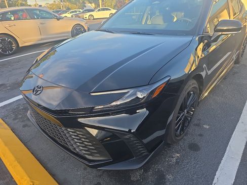 Used 2025 Toyota Camry SE image 9