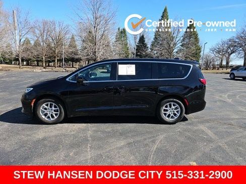 Used 2024 Chrysler Pacifica Touring-L image 1