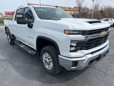 Used 2025 Chevrolet Silverado 2500 LT w/ Convenience Package AWD/4WD image 3