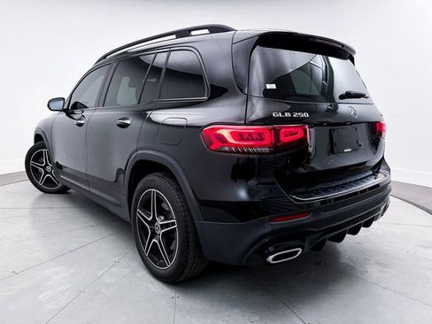 Used 2023 Mercedes-Benz GLB 250 4MATIC image 2